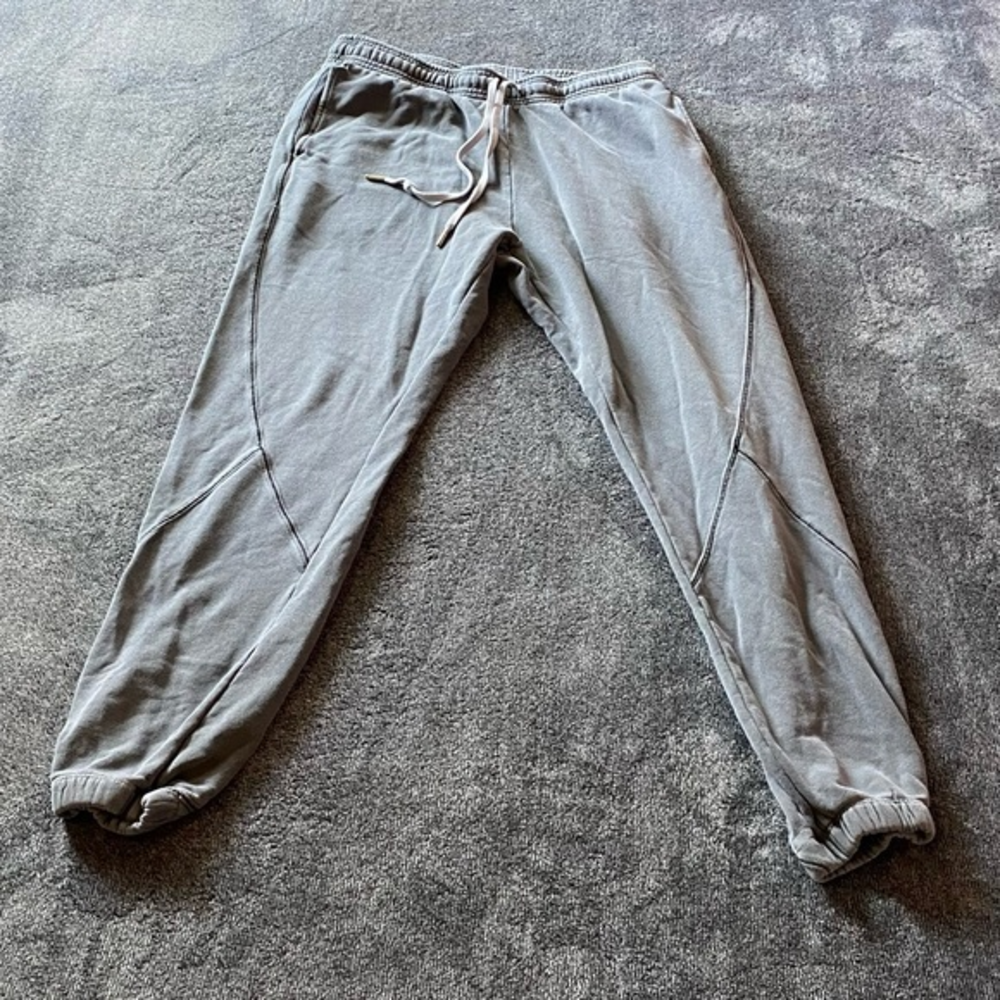 John Elliott gray sweat pants with white drawstrings ( 3 )‎